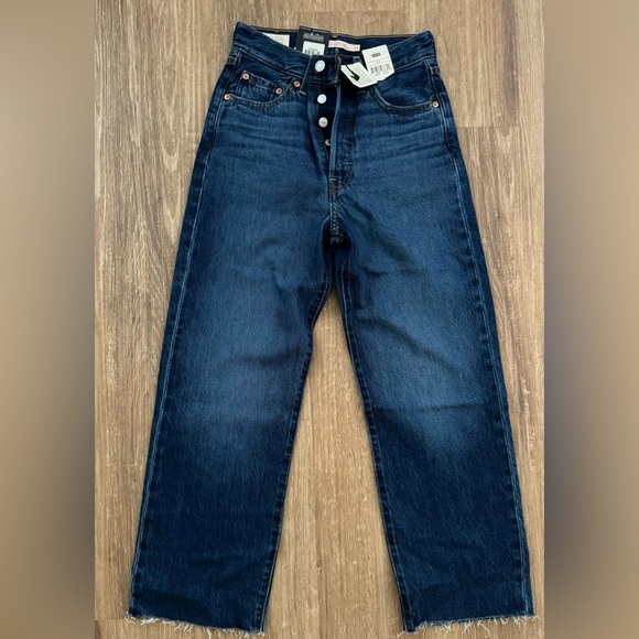 NWT Wedgie Levi's Jeans - Picture 2 of 4